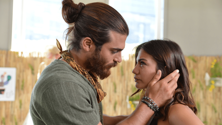 Can Yaman e Demet Özdemir estrelam a novela turca "A Sonhadora"