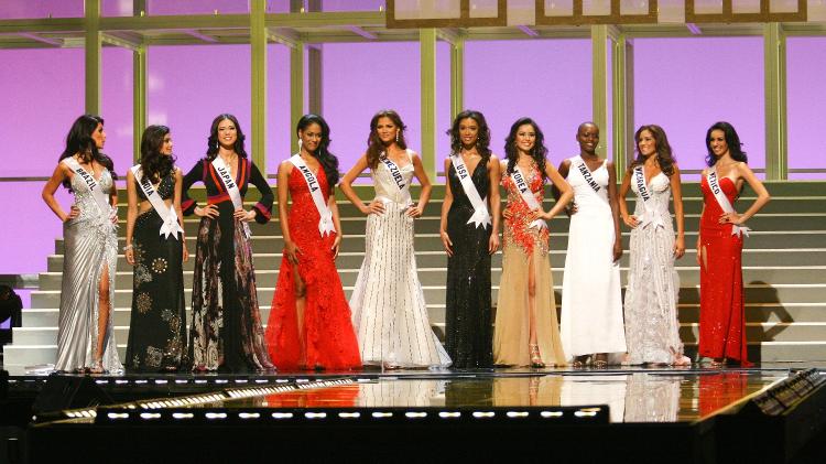 Top 10 do Miss Universo 2007 com a brasileira Natália Guimarães; Venezuela, Coreia do Sul, Japão e Angola também avançaram