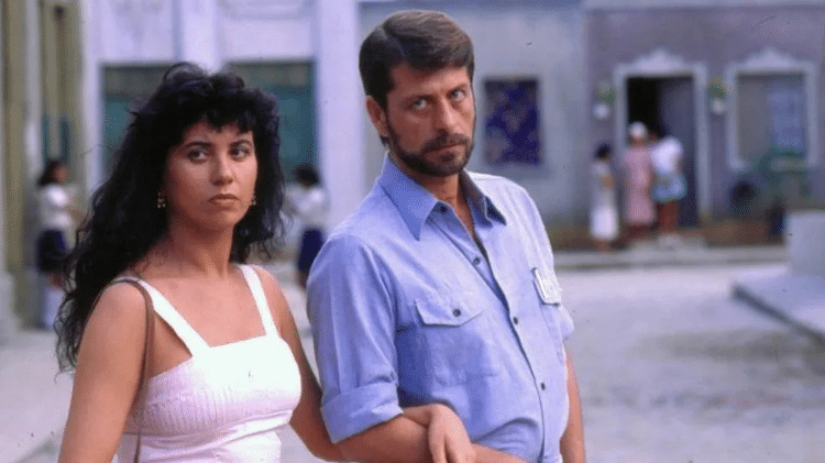 Laura (Claudia Alencar) e Comandante Dário (Flávio Galvão) em 'Tieta'