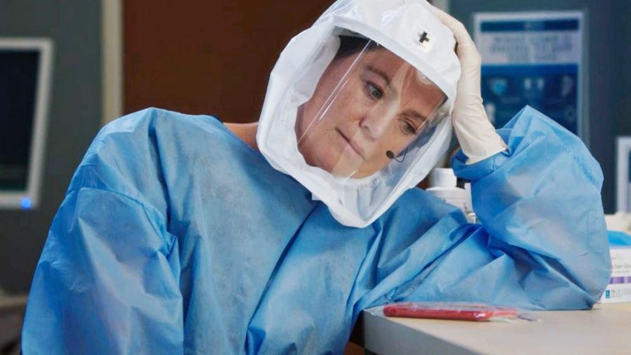Meredith Grey (Ellen Pompeo) usa equipamento de proteção contra o coronavírus em "Grey"s Anatomy" - Reprodução/EW