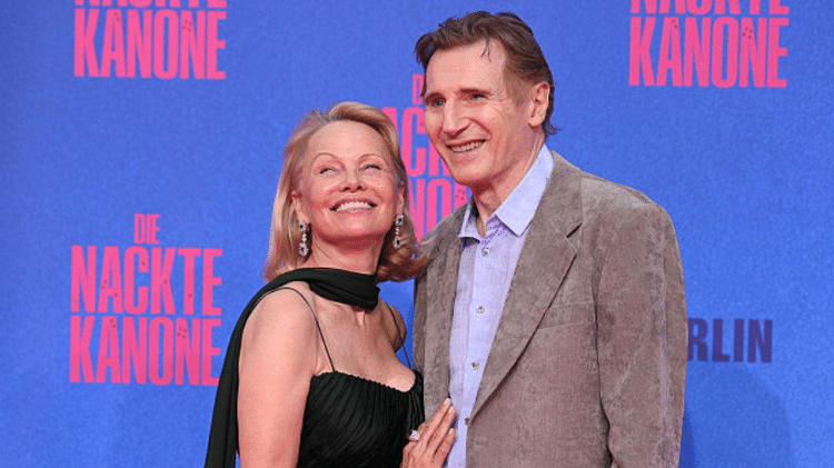 Liam Neeson e Pamela Anderson estão namorando, diz revista Liam Neeson e Pamela Anderson estão namorando, diz revista
