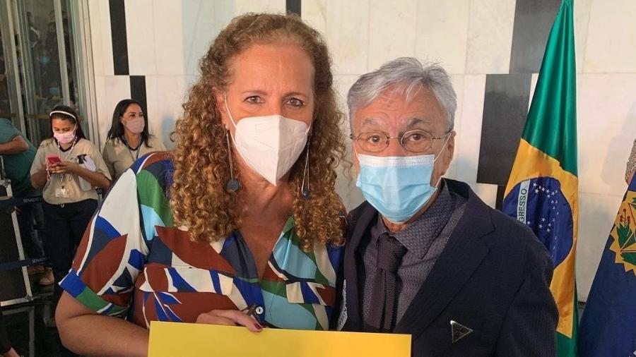 Caetano Veloso posou para foto com a deputada federal Jandira Feghali (PCdoB-RJ) - Reprodução/Instagram