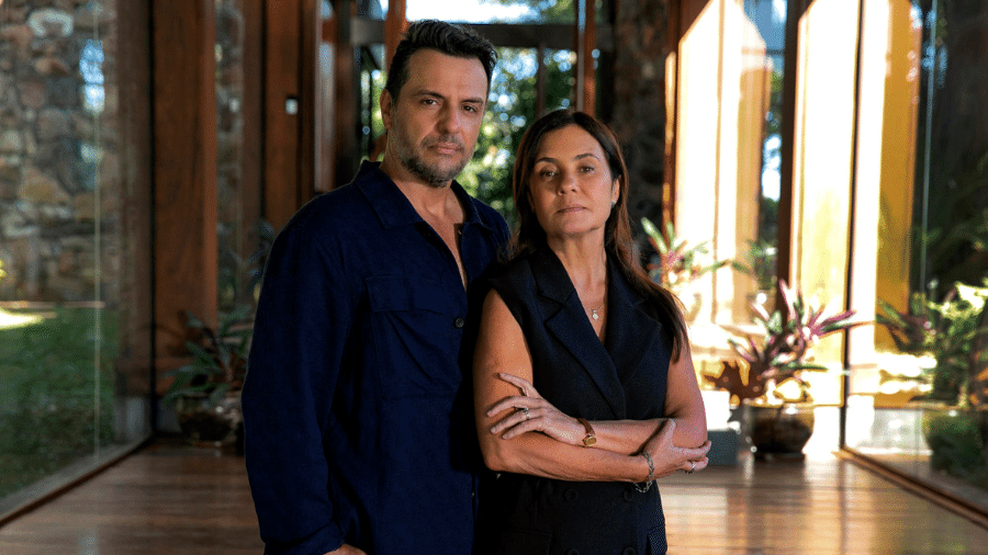 Molina (Rodrigo Lombardi) e Mércia (Adriana Esteves) em "Mania de Você" - Manoella Mello/Globo