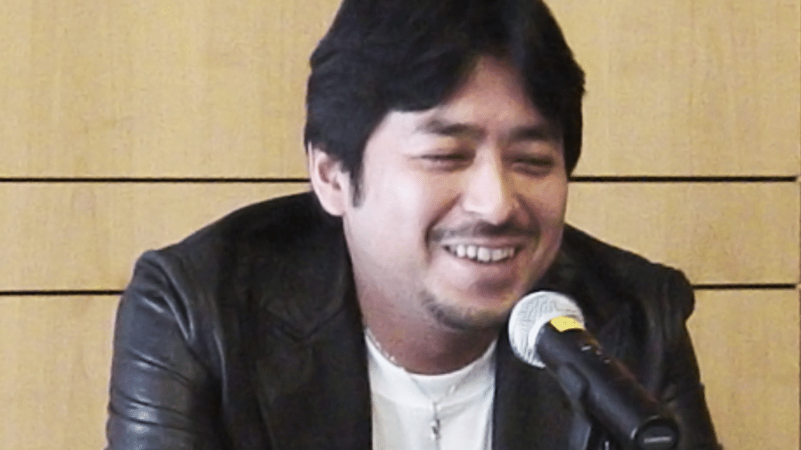 Kazuki Takahashi, criador do Yu-Gi-Oh!, em março de 2005 - StGerner/Wikimedia