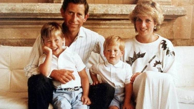 Carta?o de Natal da fami?lia da princesa Diana em 1987.