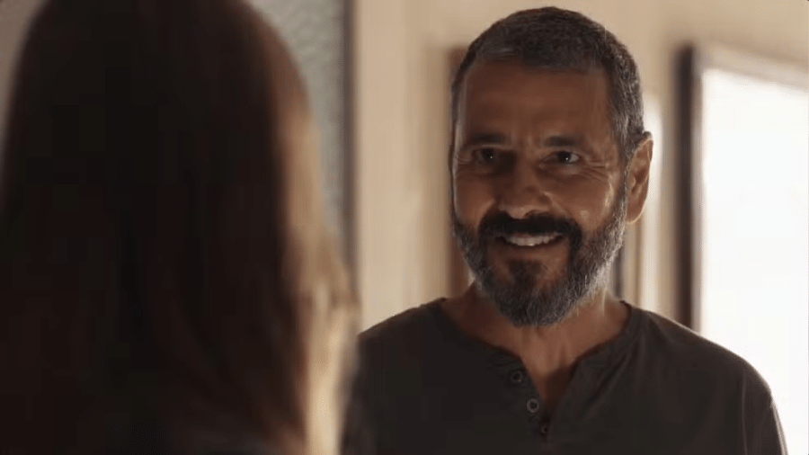 José Inocêncio (Marcos Palmeira) é enganado por Buba (Gabriela Medeiros) em "Renascer" - Divulgação/Globo