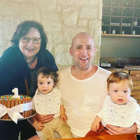 Paulo Gustavo  com a mãe, Déa Lúcia, e os filhos - Reprodução/Instagram