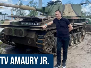 TV Amaury Jr. - Dirigindo um tanque de guerra em Orlando