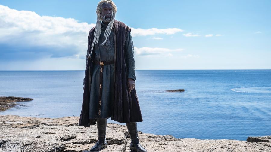 Steve Toussaint vive Corlys Velaryon, A Serpente do Mar, em "A Casa dos Dragões" - Ollie Upton/HBO