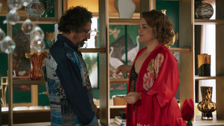 Osmar (Milhem Cortaz) e Violeta (Isabel Teixeira) no primeira capítulo de 'Volta por Cima'