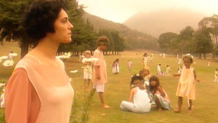 Diná (Christiane Torloni) no Nosso Lar em 'A Viagem'