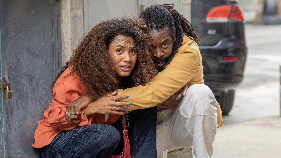 Madalena (Jéssica Ellen) e Jão (Fabrício Boliveira) em confronto na Vila Cambucá Madalena (Jéssica Ellen) e Jão (Fabrício Boliveira) em confronto na Vila Cambucá