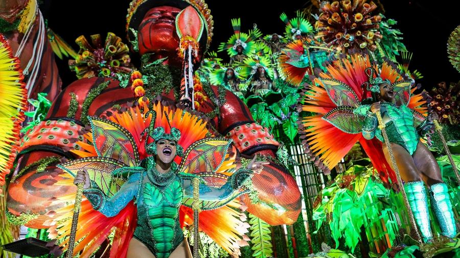 Desfile do Salgueiro na primeira noite de carnaval no sambódromo da Marquês de Sapucaí