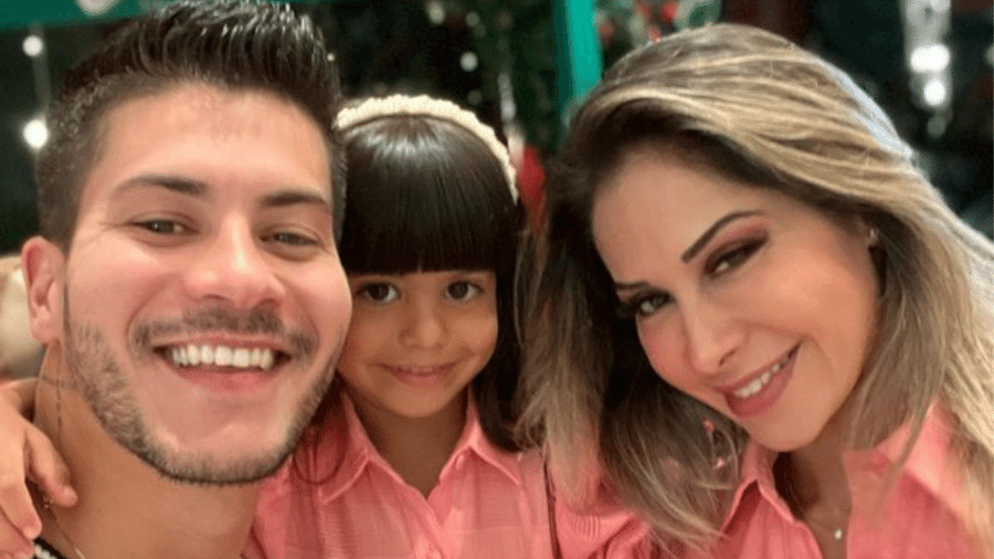 Maíra Cardi é associada ao ex-marido Arthur Aguiar em site de