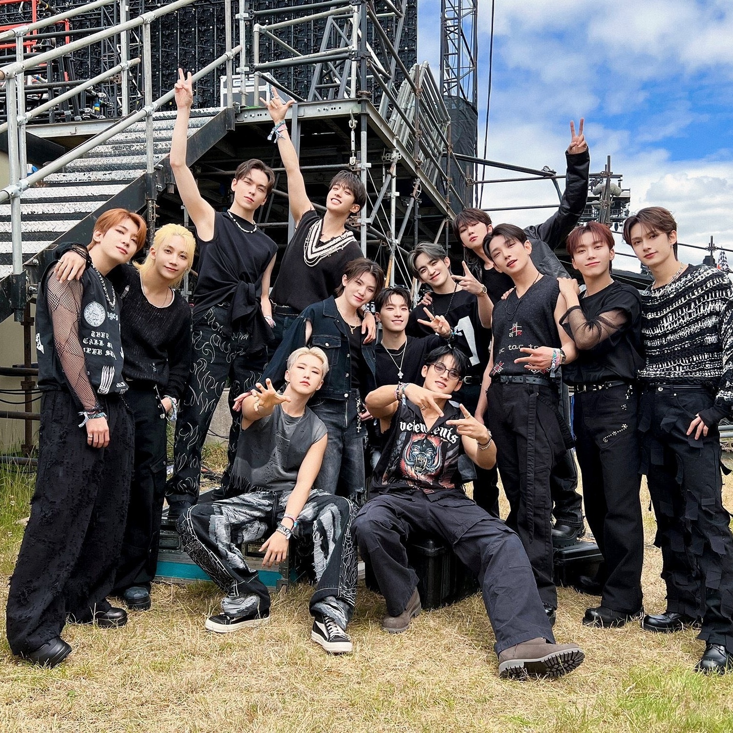 K-POP・アジア seventeen social club K-pop: Seventeen estreia como headliner no Lolla alemão