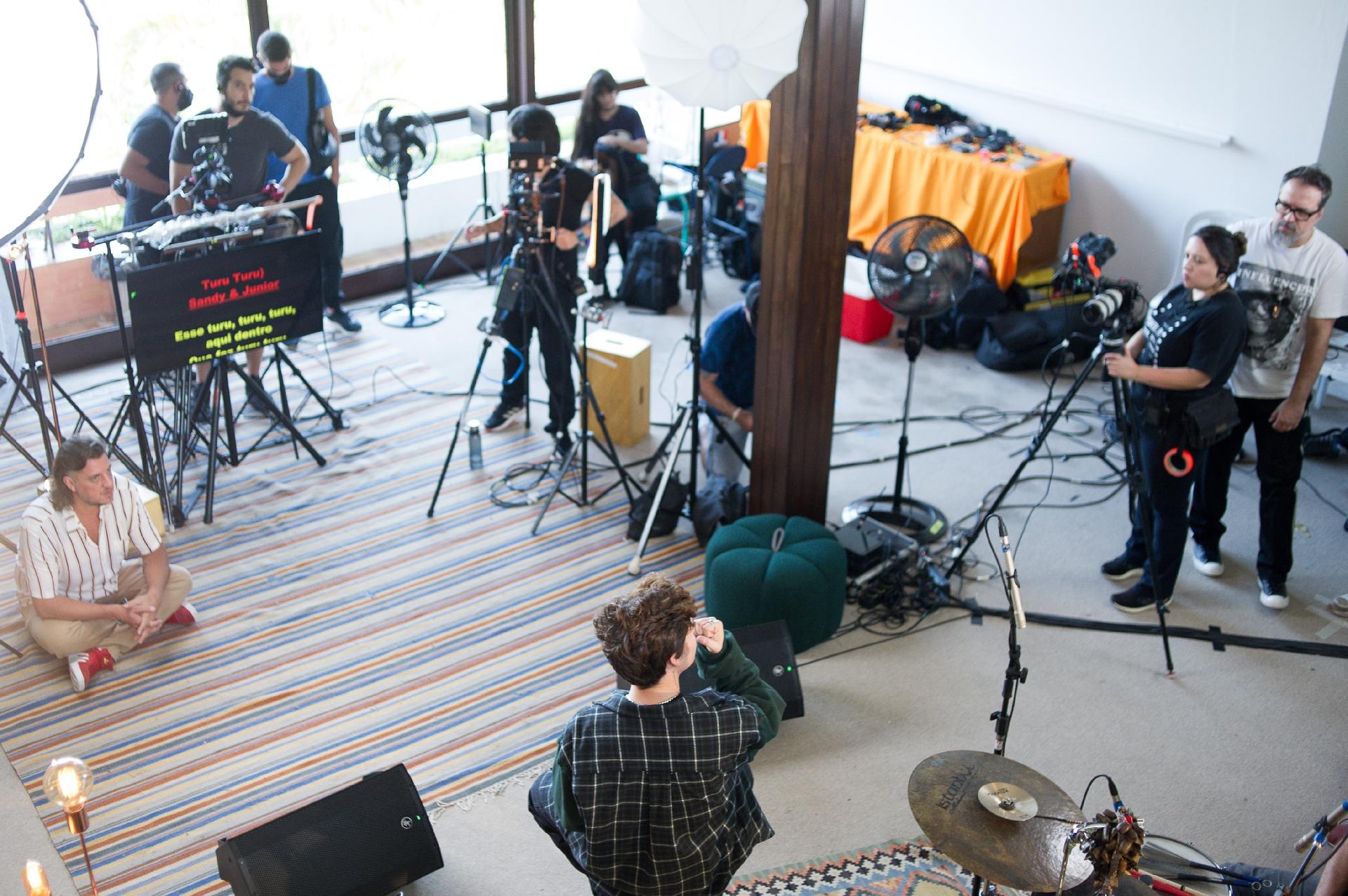 Os bastidores da participação de João Figueiredo no 'Sai da Caixa', com Luiza Possi - Reinaldo Canato/UOL