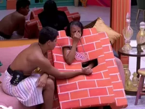 BBB 25: Vilma tem crise de choro e é consolada por Vinícius e Guilherme