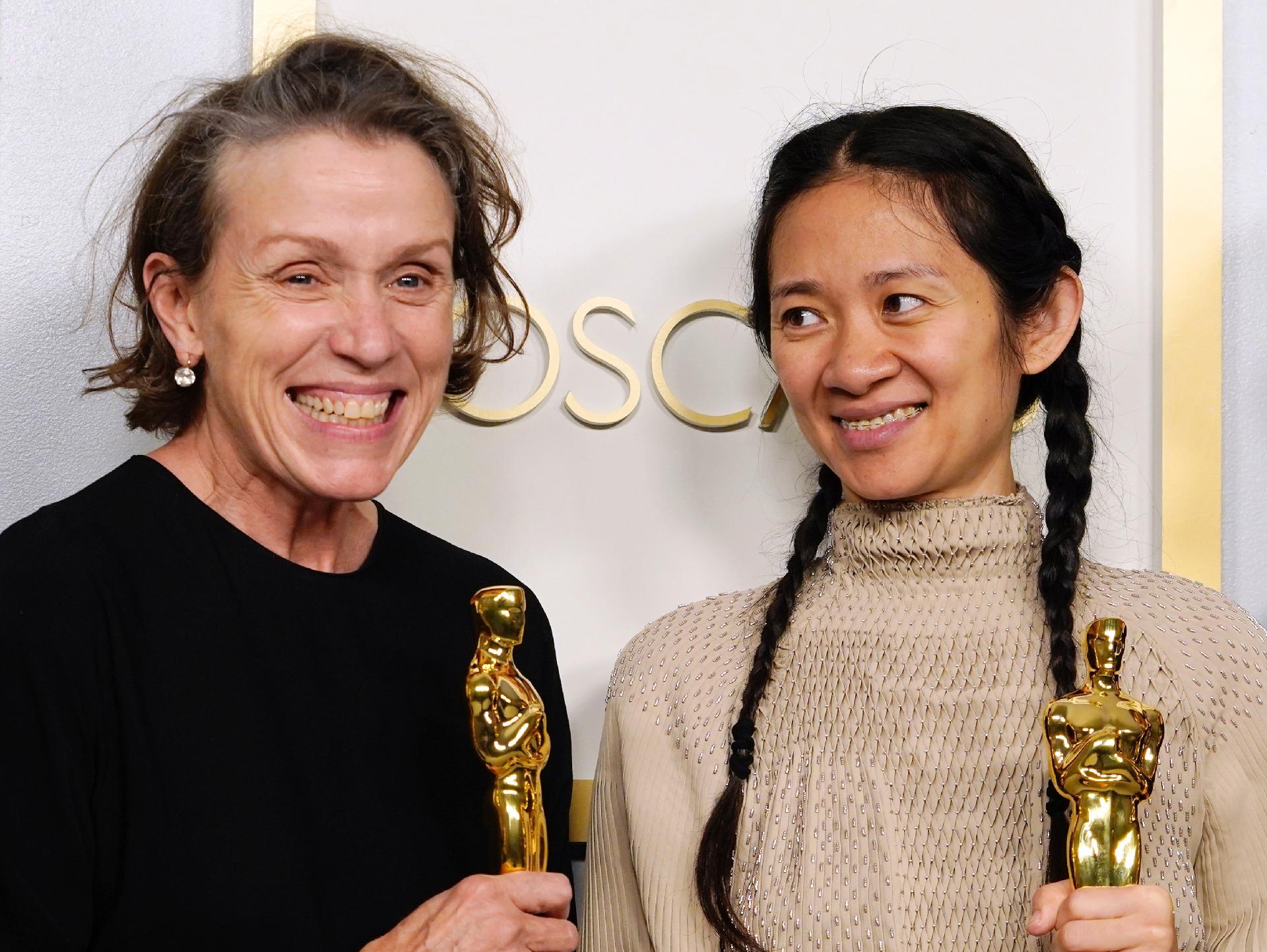 Frances McDormand e Chloé Zhao, protagonista e diretora de "Nomadland", o grande vencedor do Oscar 2021 - Chris Pizzello-Pool/Getty Images
