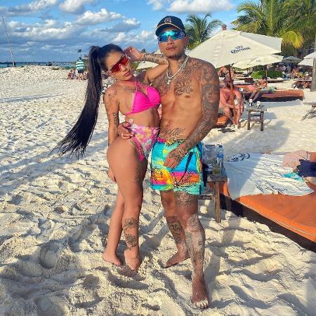MC Mirella e o marido, Dynho, em Cancún - Reprodução/Instagram