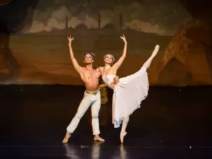 Cia. Paulista de Dança encena o ballet clássico La Bayadère em São Paulo