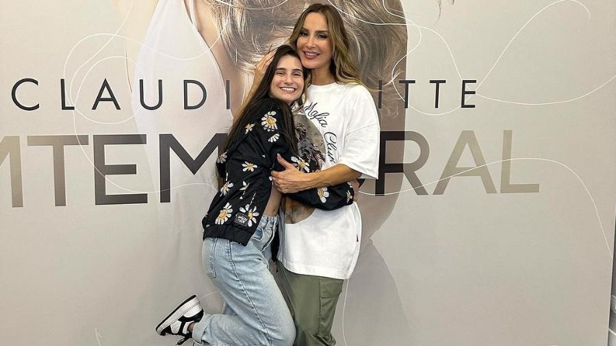 Claudia Leitte e bailarina - Reprodução/Instagram