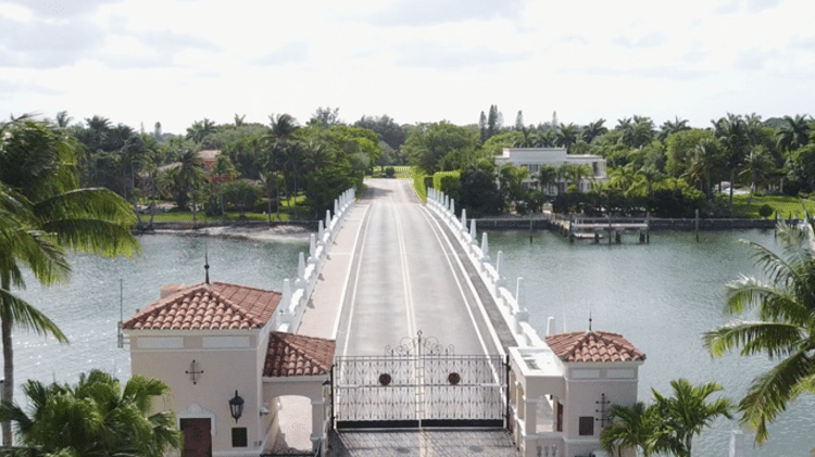 Ponte de acesso ao Indian Creek Village