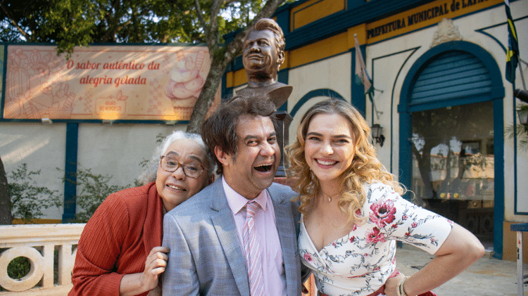 Dona Escolástica (Ana Mangeth), Sabá Bodó (Welder Rodrigues) e Nivalda (Titina Medeiros) em 'No Rancho Fundo'