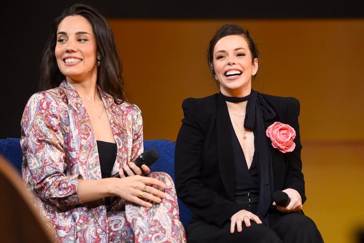 Fabi bang e Myra Ruiz no Palco Omelete durante a CCXP 24