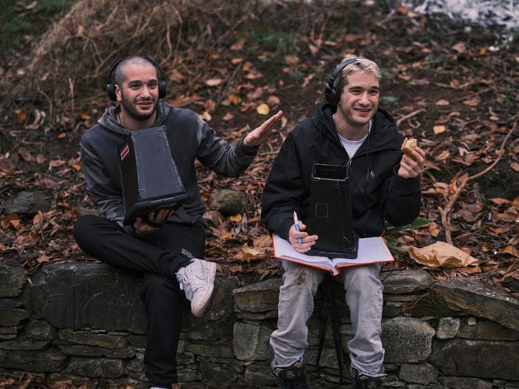 Danny e Michael Philippou nas gravações de 'Faça Ela Voltar'