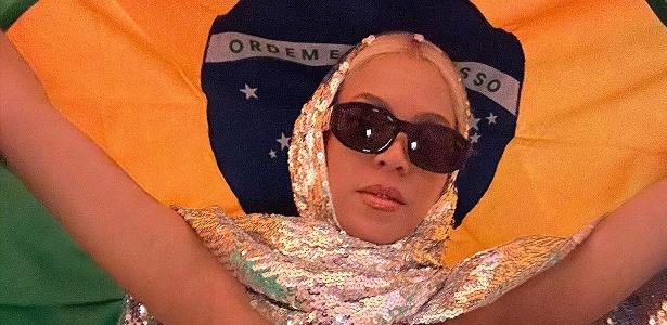Beyoncé posa com bandeiras do Brasil e da Bahia após aparição surpresa