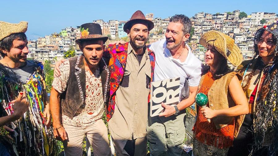Antônio Banderas conhece ONG Nós no Morro no Vidigal - AGNews/Dilson Silva