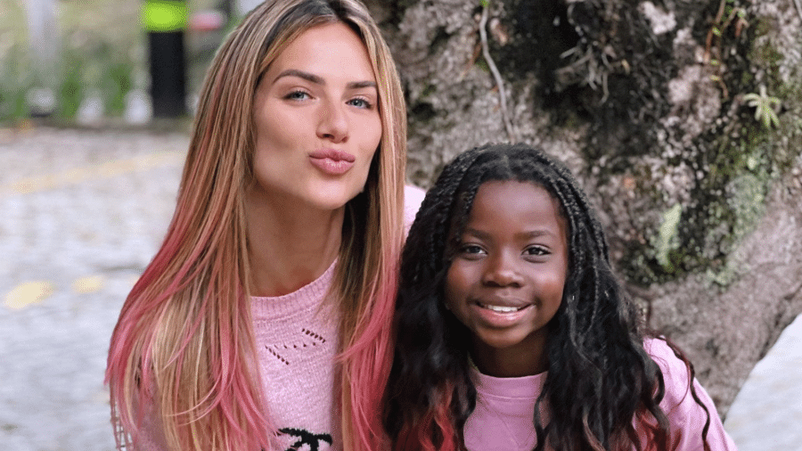 Giovanna Ewbank e a filha, Titi, mudaram o visual a pedido da menina, de 9 anos - Reprodução/Twitter