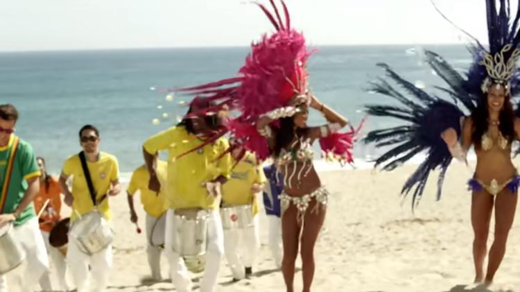 Curiosamente, clipe foi gravado em praias de Los Angeles Curiosamente, clipe foi gravado em praias de Los Angeles