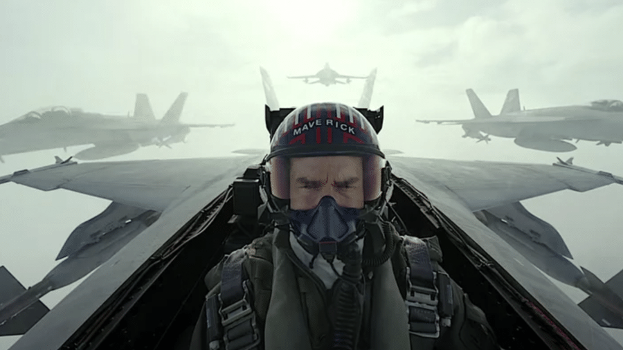 Tom Cruise em cena de "Top Gun: Maverick", que aqueceu o circuito de cinema em 2022 - Divulgação