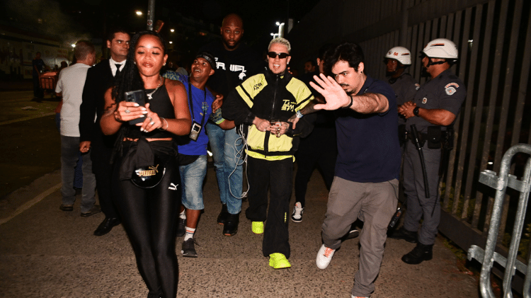 MC Daniel chega no show do The Weekend em São Paulo