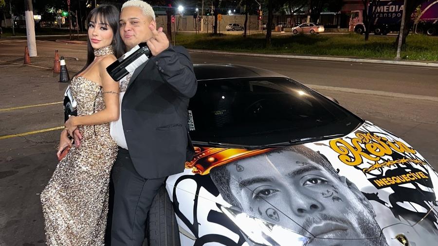 MC Ryan MC ao lado da namorada e de sua Lamborghini - Reprodução/Instagram @imcryansp