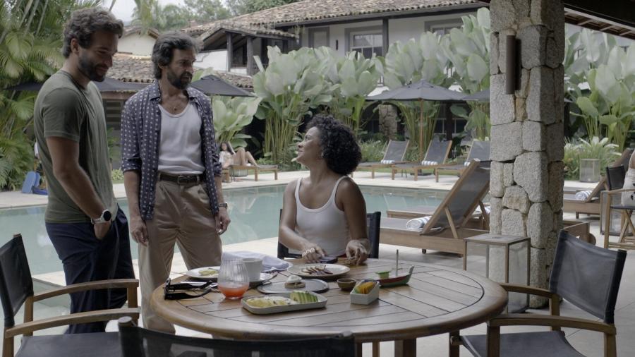 Afonso (Humberto Carrão), Rubinho (Júlio Andrade) e Maria de Fátima (Bella Campos) em "Vale Tudo" - Divulgação/Globo