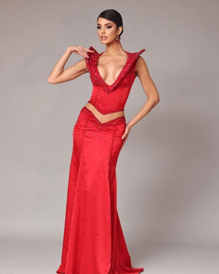 Luana Cavalcante escolheu vermelho para seu vestido da etapa preliminar do Miss Universo 2024, no México