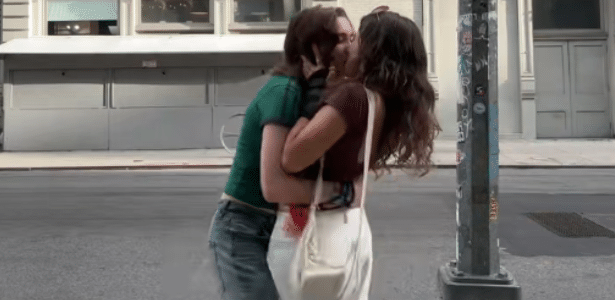 Quem é a atriz americana que assumiu namoro com filha de Sandra Annenberg?