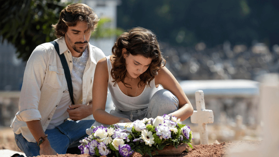 Cristiano (Bruno Montaleone) e Michele (Alanis Guillen) em 'Mania de Você'