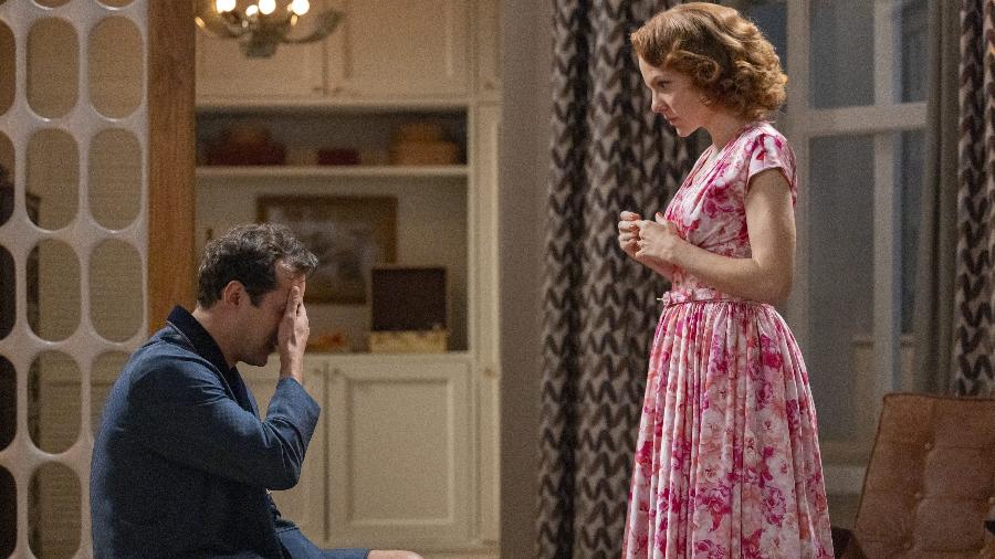 Alfredo (Eduardo Sterblitch) e Teresa (Maria Eduarda de Carvalho) em "Garota do Momento" - Fábio Rocha/Globo