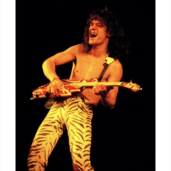 Eddie Van Halen em show da sua banda em San Diego, na Califórnia, em 1984