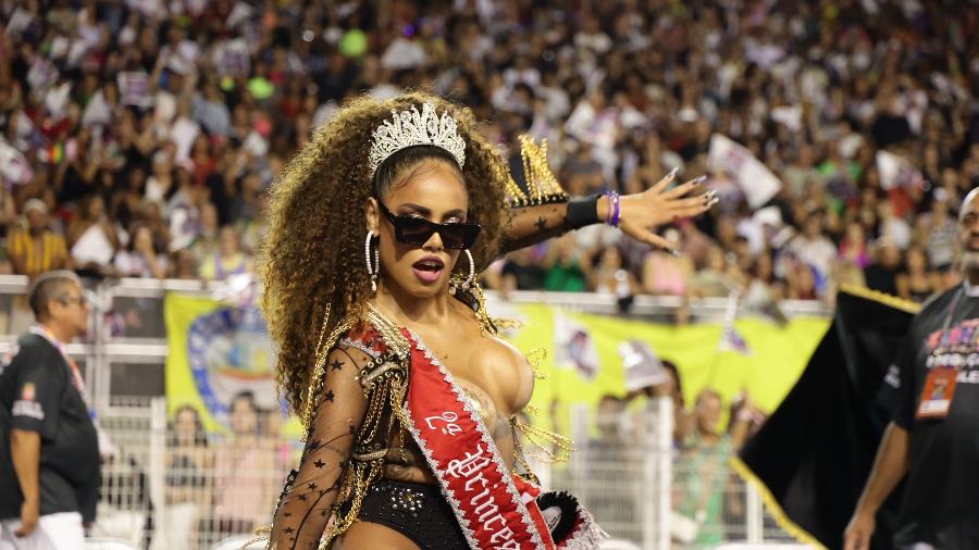 Desfile da Vai Vai na primeira noite de carnaval no sambódromo do Anhembi