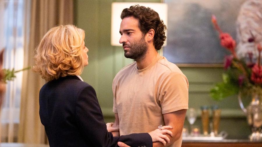 Odete Roitman (Debora Bloch) e Afonso (Humberto Carrão) em 'Vale Tudo' Odete Roitman (Debora Bloch) e Afonso (Humberto Carrão) em 'Vale Tudo'