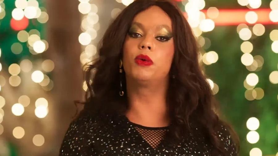 Caíto (Clayton Nascimento) como a drag queen Raquel em 'Fuzuê'