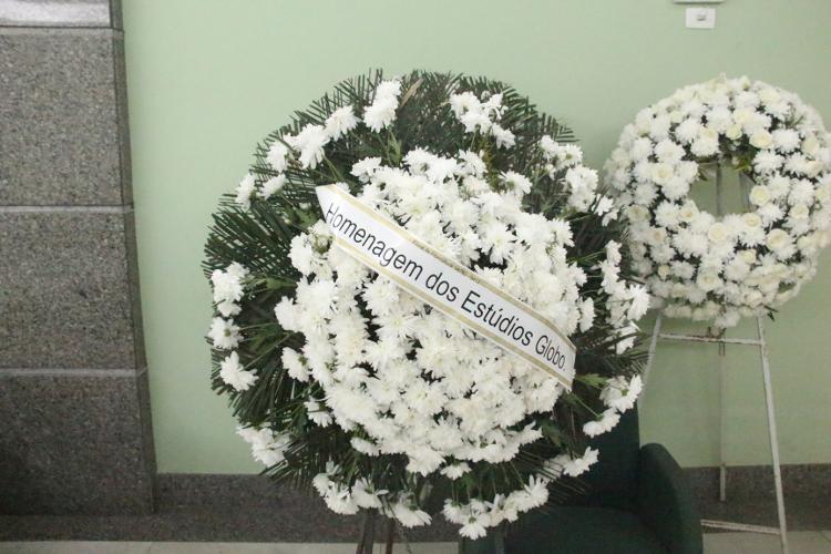 Os estúdios Globo mandaram uma coroa de flores ao dublador