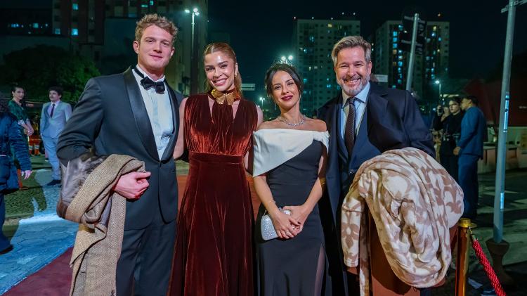 Pedro Novaes, Grazi Massafera, Andréia Horta e Murilo Benício gravaram cenas de 'Três Graças' em São Paulo Pedro Novaes, Grazi Massafera, Andréia Horta e Murilo Benício gravaram cenas de 'Três Graças' em São Paulo