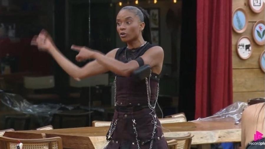 A Fazenda 2025: Kathy discute com Yoná na sala