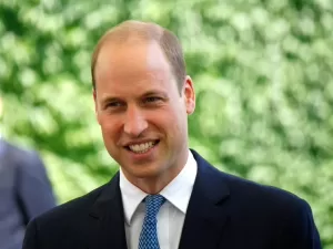 Príncipe William faz piada com problemas de saúde na família real