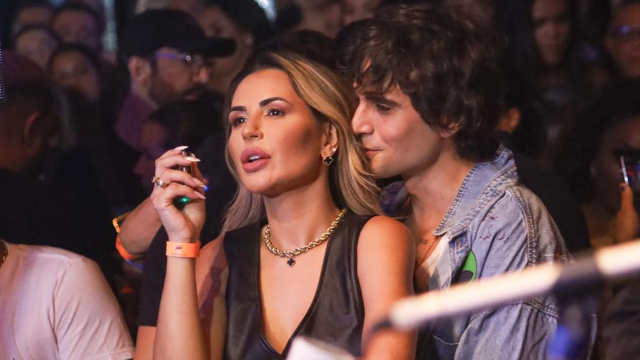 Fiuk e Deolane Bezerra são vistos em clima de romance no show de Simone Mendes em São Paulo